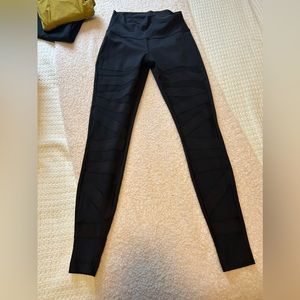 Women’s Black Lululemon Yoga Pants Size 6